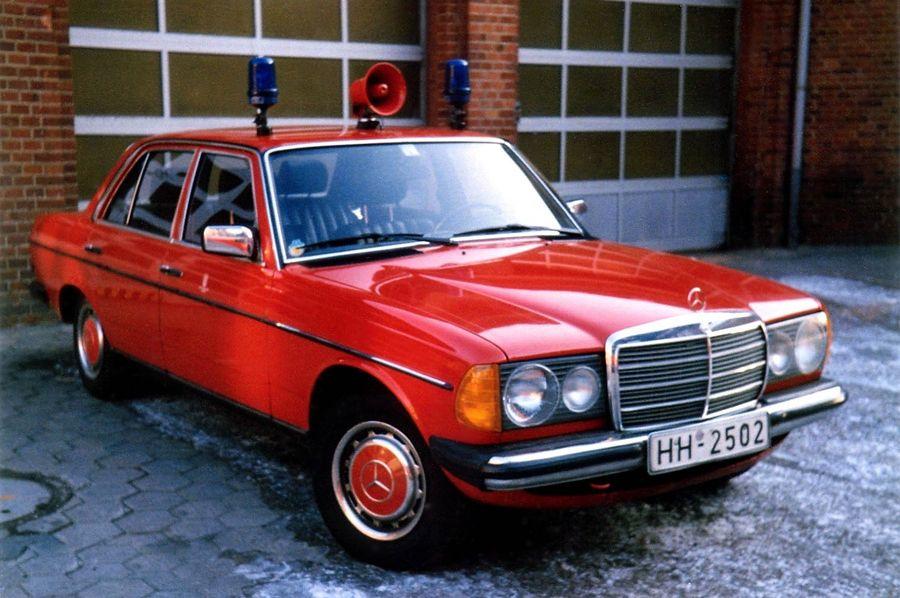  Mercedes-Benz 200 Feuerwehr Kommandowagen 1982 года  (фото 3 из 4)